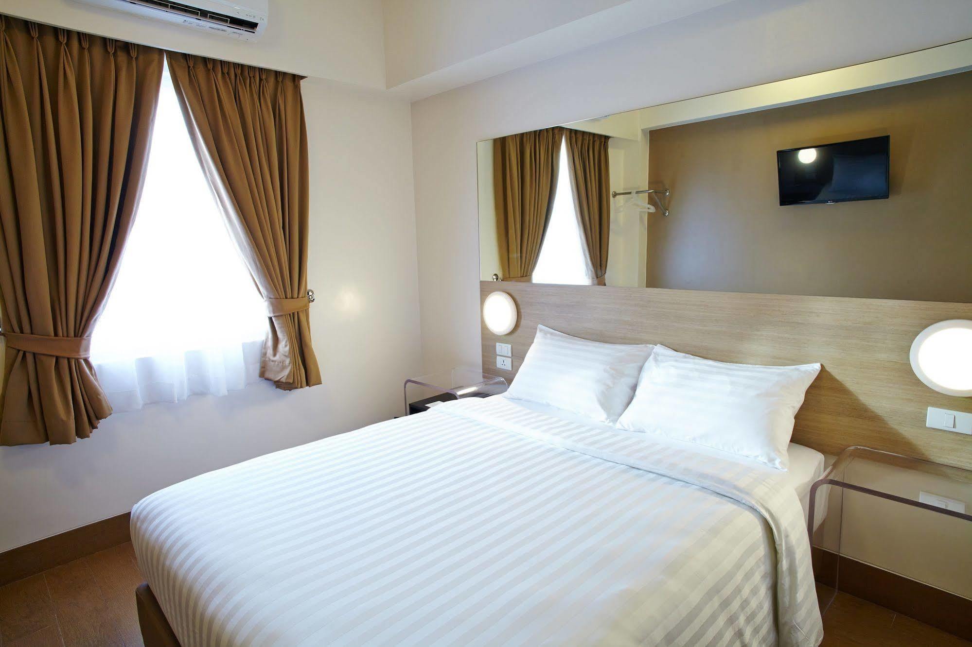Red Planet Manila Malate Mabini Hotel Buitenkant foto